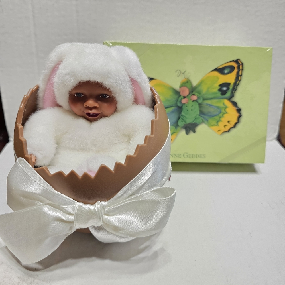 Vintage 2000 Anne Geddes Baby Bunny in Easter Egg Doll & Card & Envelope Set
